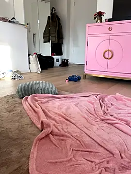 Mia-Minou online show from November 27, 12:51 pm