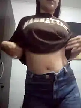 Snapshot of dulccemaria24 chatting on February 19, 1:01 am dulccemaria24 online show from February 19, 1:01 am