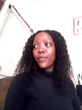 Snapshot of curvysexybody chatting on December 17, 10:23 am curvysexybody online show from December 17, 10:23 am