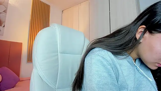 mia nevaeh online show from January 24, 9:15 pm