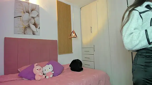 mia nevaeh online show from September 16, 8:10 pm