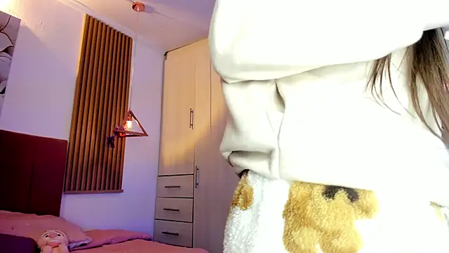 mia nevaeh online show from March 31, 3:34 pm