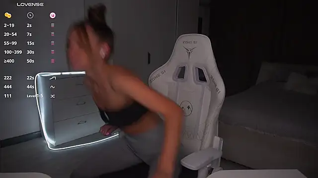 Evelinka online show from October 8, 3:20 pm