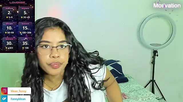 Snapshot of Fanny_Klean chatting on December 15, 3:44 am Fanny Klean online show from December 15, 3:44 am