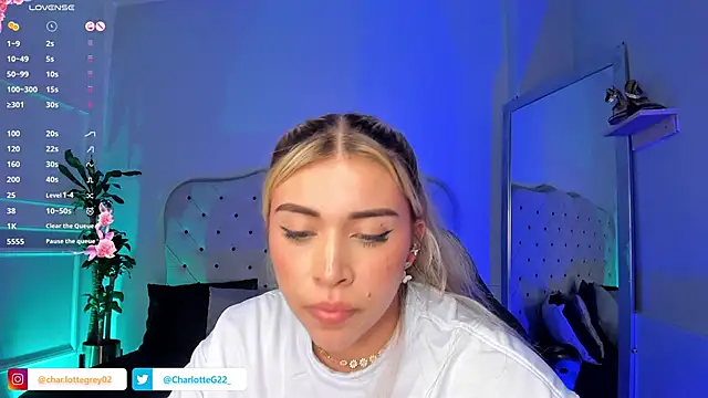 Snapshot of charlotte__grey chatting on March 5, 2:25 am charlotte grey online show from March 5, 2:25 am