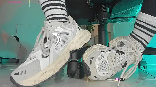 charlotte  grey online show from November 18, 8:24 pm