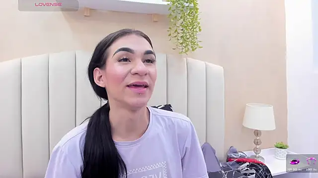 Mia thompson 19 online show from February 7, 8:12 pm