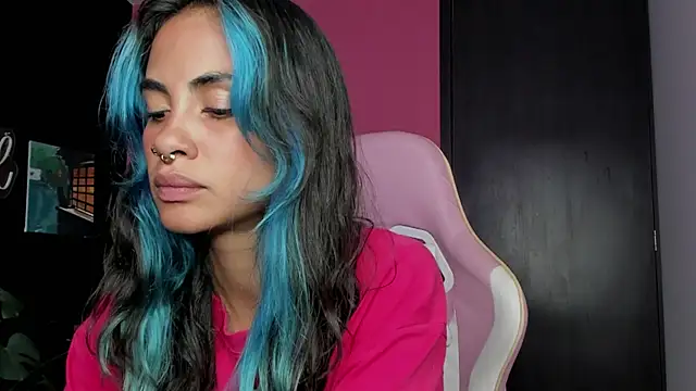 Snapshot of Juanadearco5 chatting on December 4, 8:17 pm Juanadearco5 online show from December 4, 8:17 pm