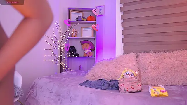 Snapshot of madelyn_rose_ chatting on September 11, 2:11 am madelyn rose online show from September 11, 2:11 am