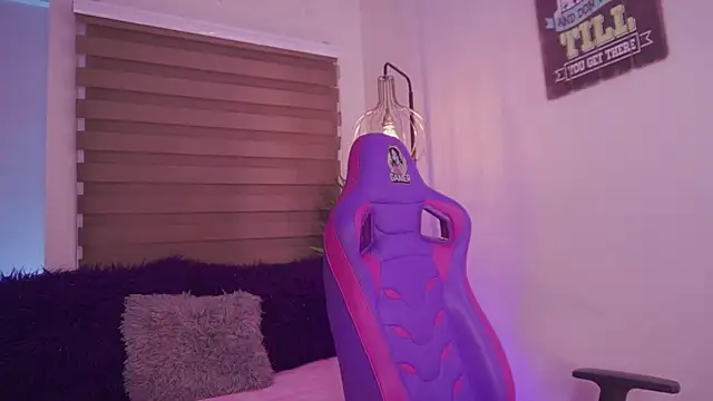 Snapshot of madelyn_rose_ chatting on October 17, 2:15 am madelyn rose online show from October 17, 2:15 am