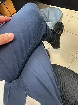 Snapshot of hotisraeli chatting on March 6, 7:57 am hotisraeli online show from March 6, 7:57 am