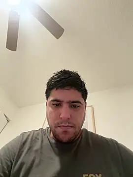 Snapshot of elwhite1996 chatting on December 15, 1:43 am elwhite1996 online show from December 15, 1:43 am