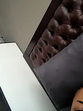 Snapshot of ExclusiveLeexx chatting on March 9, 7:45 am ExclusiveLeexx online show from March 9, 7:45 am