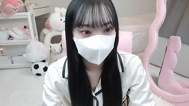 Snapshot of momo_room chatting on December 12, 9:30 am momo room online show from December 12, 9:30 am