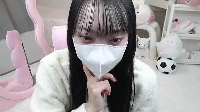 Snapshot of momo_room chatting on December 15, 6:51 am momo room online show from December 15, 6:51 am