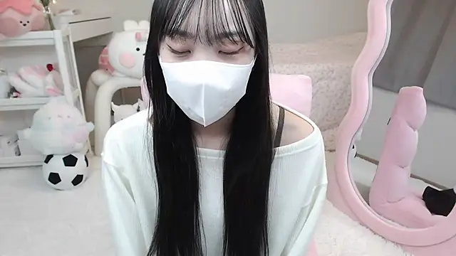 Snapshot of momo_room chatting on December 16, 10:08 am momo room online show from December 16, 10:08 am