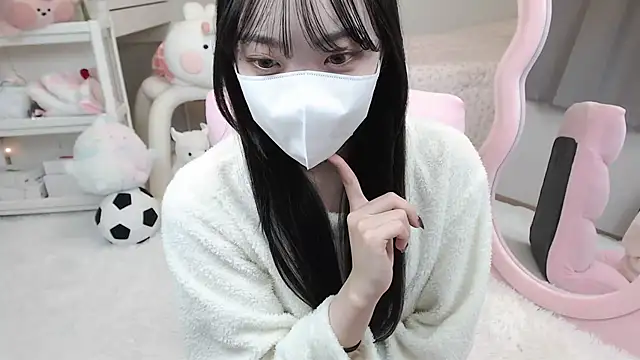 Snapshot of momo_room chatting on December 19, 10:02 am momo room online show from December 19, 10:02 am