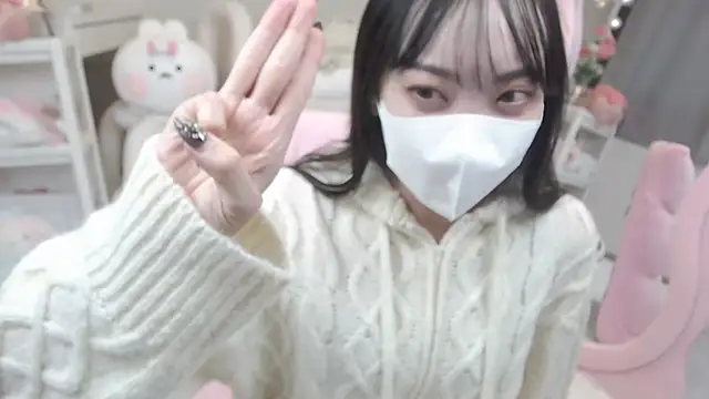 Snapshot of momo_room chatting on January 4, 4:44 am momo room online show from January 4, 4:44 am