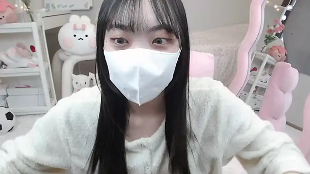 Snapshot of momo_room chatting on January 18, 4:04 am momo room online show from January 18, 4:04 am