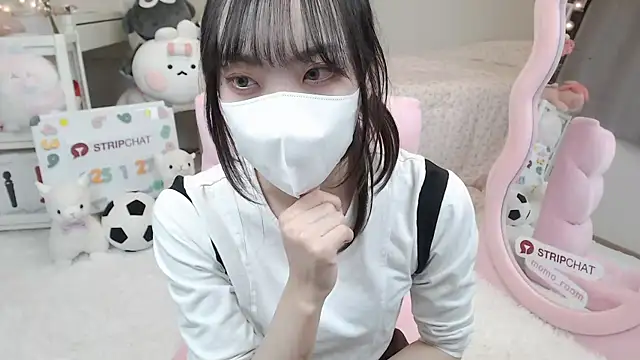 Snapshot of momo_room chatting on January 27, 1:30 pm momo room online show from January 27, 1:30 pm