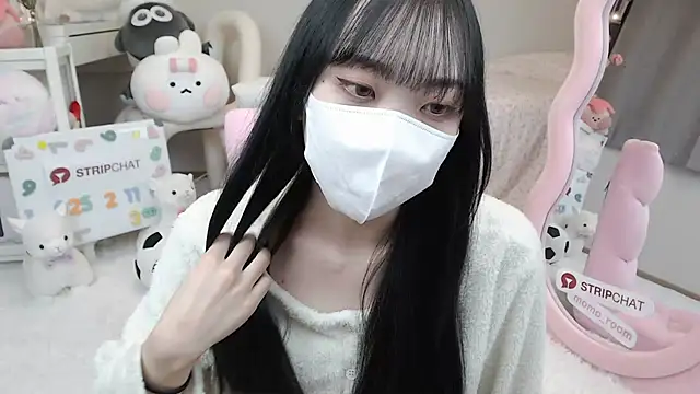 Snapshot of momo_room chatting on February 11, 10:59 am momo room online show from February 11, 10:59 am