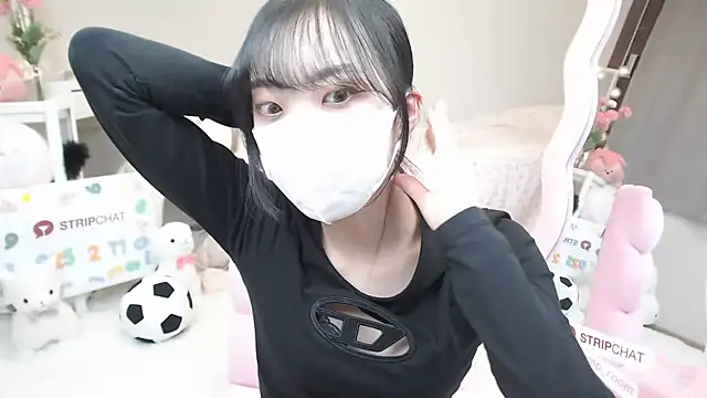 Snapshot of momo_room chatting on February 17, 10:40 am momo room online show from February 17, 10:40 am