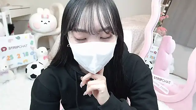 Snapshot of momo_room chatting on February 20, 10:48 am momo room online show from February 20, 10:48 am