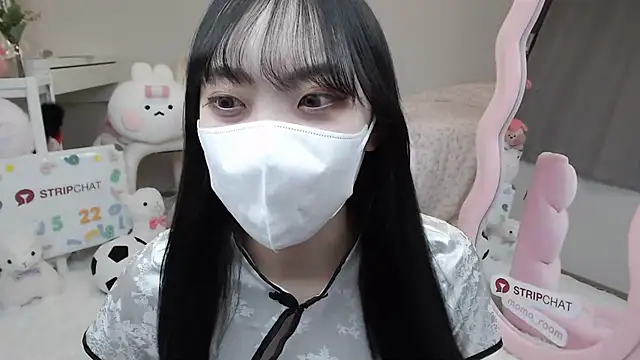Snapshot of momo_room chatting on February 22, 10:07 am momo room online show from February 22, 10:07 am