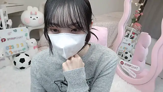 Snapshot of momo_room chatting on March 3, 10:38 am momo room online show from March 3, 10:38 am