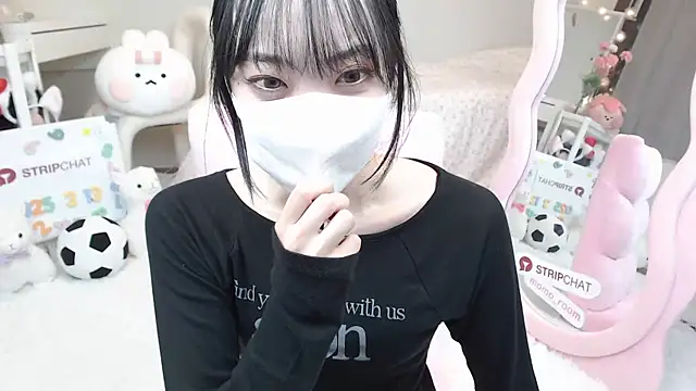 Snapshot of momo_room chatting on March 13, 1:29 pm momo room online show from March 13, 1:29 pm