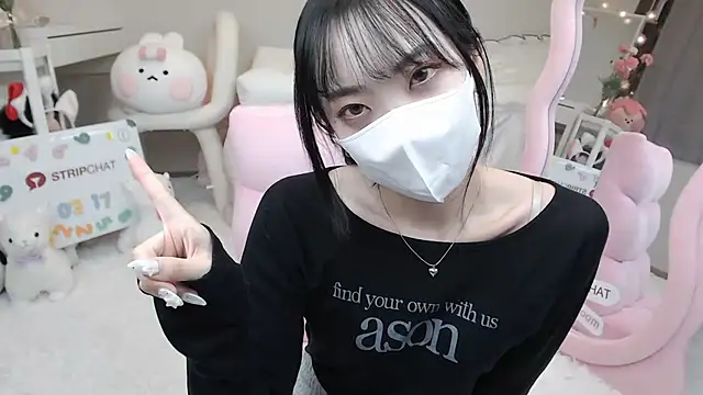 Snapshot of momo_room chatting on March 17, 10:38 am momo room online show from March 17, 10:38 am
