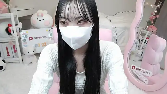 Snapshot of momo_room chatting on March 22, 10:28 am momo room online show from March 22, 10:28 am