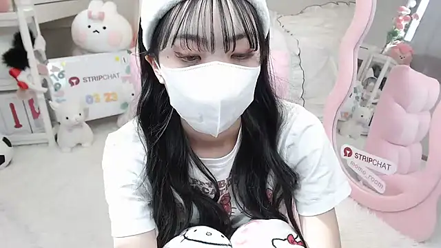 Snapshot of momo_room chatting on March 23, 5:54 am momo room online show from March 23, 5:54 am