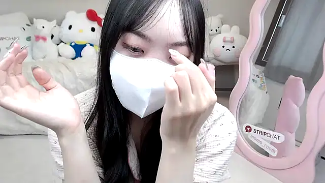 Snapshot of momo_room chatting on September 15, 6:35 am momo room online show from September 15, 6:35 am