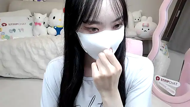 Snapshot of momo_room chatting on September 19, 11:33 am momo room online show from September 19, 11:33 am
