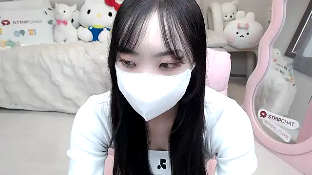 Snapshot of momo_room chatting on September 21, 6:48 am momo room online show from September 21, 6:48 am