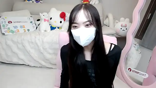 Snapshot of momo_room chatting on October 2, 10:55 am momo room online show from October 2, 10:55 am