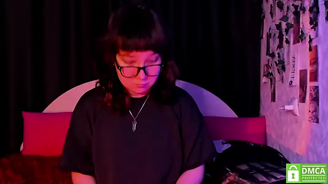 Snapshot of dreamgirllovee chatting on November 6, 11:48 pm dreamgirllovee online show from November 6, 11:48 pm