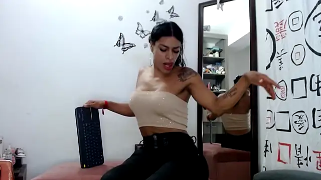 Snapshot of golositha29 chatting on October 18, 9:48 pm golositha29 online show from October 18, 9:48 pm