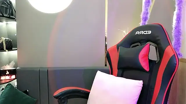 Snapshot of witch-39 chatting on December 26, 11:24 pm witch-39 online show from December 26, 11:24 pm