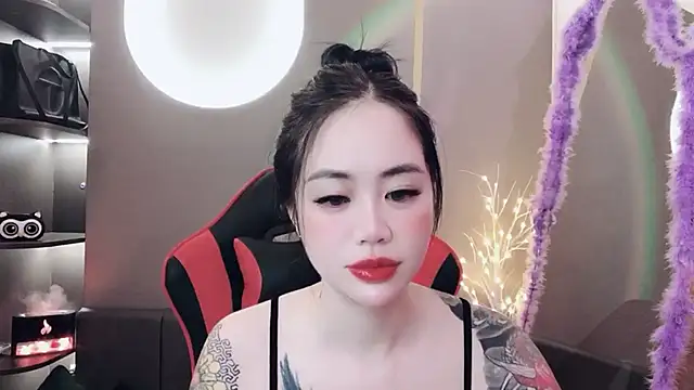 Snapshot of witch-39 chatting on December 29, 1:13 am witch-39 online show from December 29, 1:13 am