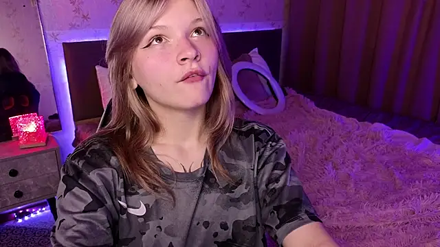 Snapshot of LitaBrom chatting on December 2, 4:20 am LitaBrom online show from December 2, 4:20 am