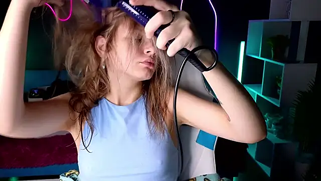 Snapshot of LitaBrom chatting on December 14, 1:17 am LitaBrom online show from December 14, 1:17 am