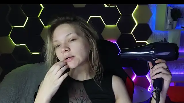 Snapshot of LitaBrom chatting on February 3, 1:09 am LitaBrom online show from February 3, 1:09 am