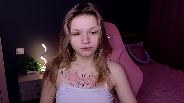 Snapshot of LitaBrom chatting on February 7, 1:04 am LitaBrom online show from February 7, 1:04 am