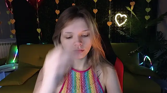 Snapshot of LitaBrom chatting on February 20, 1:14 am LitaBrom online show from February 20, 1:14 am