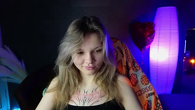 Snapshot of LitaBrom chatting on March 18, 12:49 am LitaBrom online show from March 18, 12:49 am