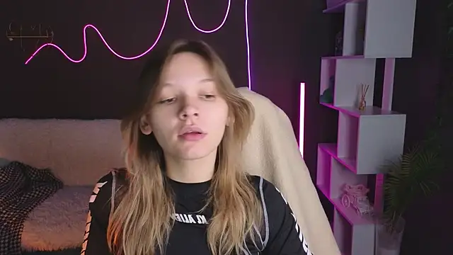 Snapshot of LitaBrom chatting on October 10, 8:13 am LitaBrom online show from October 10, 8:13 am