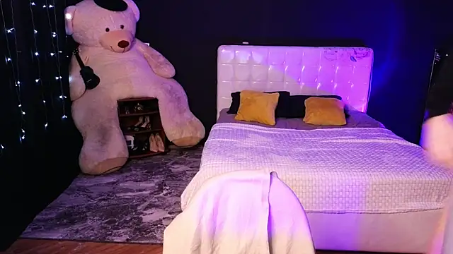 Snapshot of LitaBrom chatting on November 14, 2:21 am LitaBrom online show from November 14, 2:21 am