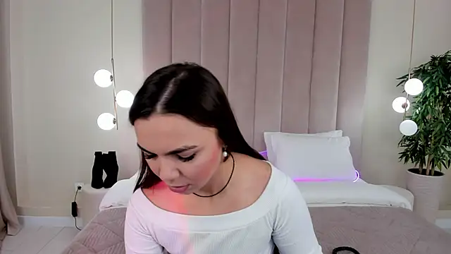 Snapshot of CamillaLarson chatting on February 24, 3:02 am CamillaLarson online show from February 24, 3:02 am
